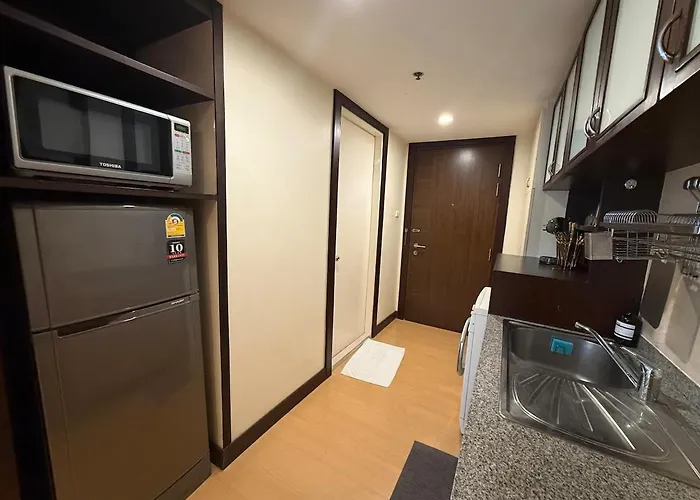 Sukhumvit 13 Near Bts Nana Gym, Pool Netflix Apartment
