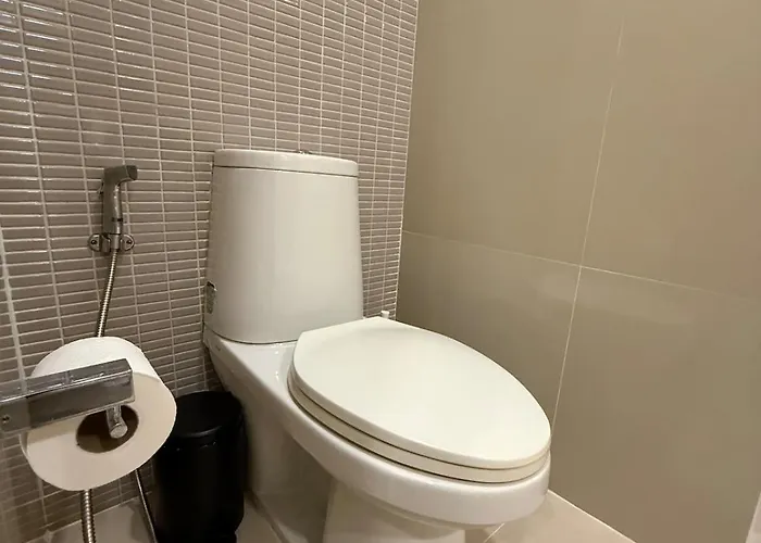 Sukhumvit 13 Near Bts Nana Gym, Pool Netflix Bangkok