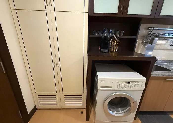 Sukhumvit 13 Near Bts Nana Gym, Pool Netflix Bangkok