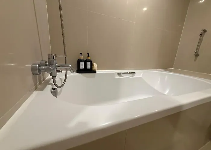 Apartment Sukhumvit 13 Near Bts Nana Gym, Pool Netflix *