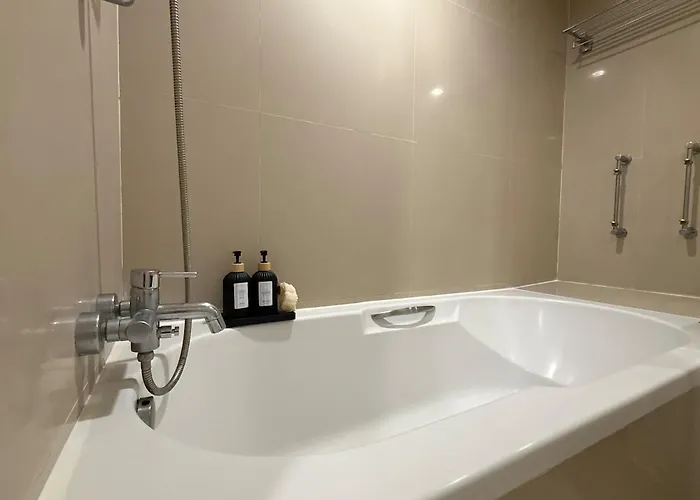 Apartment Sukhumvit 13 Near Bts Nana Gym, Pool Netflix
