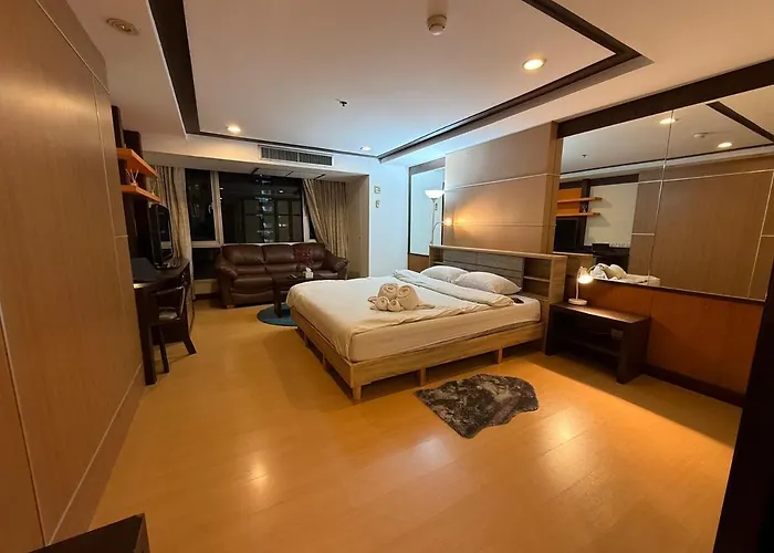 Sukhumvit 13 Near Bts Nana Gym, Pool Netflix *